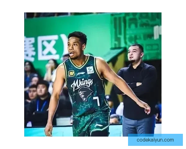 新援加盟助力球队全力补强阵容，备战下赛季冠军争夺战