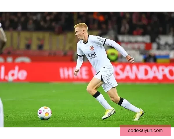 赫鲁斯蒂奇在法兰克福近期表现稳健，中场作用持续提升